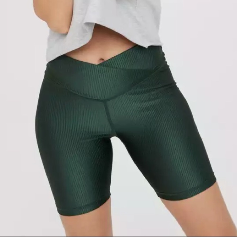 NWT Aerie offline ribbed shine high waisted crossover bike short, Size M, New